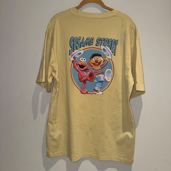 SESAME STREET x UNIQLO T Shirt - Picture 1 of 3